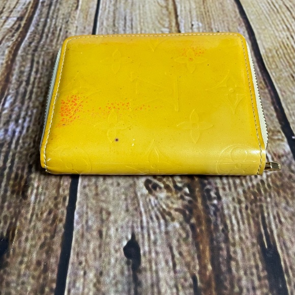 LV Vernis Compact Wallet - Picture 2 of 7